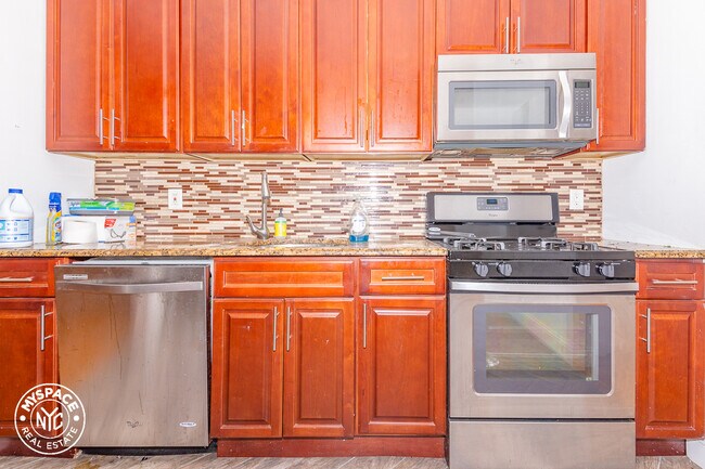 Foto del edificio - 758 Marcy Ave