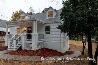 Building Photo - 2302 Fort Dr