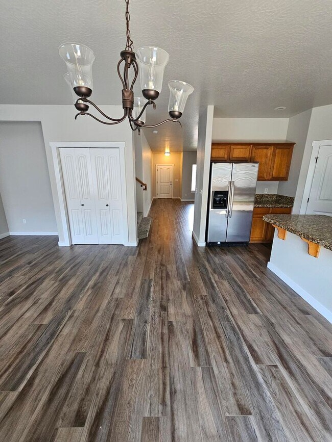 Building Photo - 6214 N Silver Elm Way
