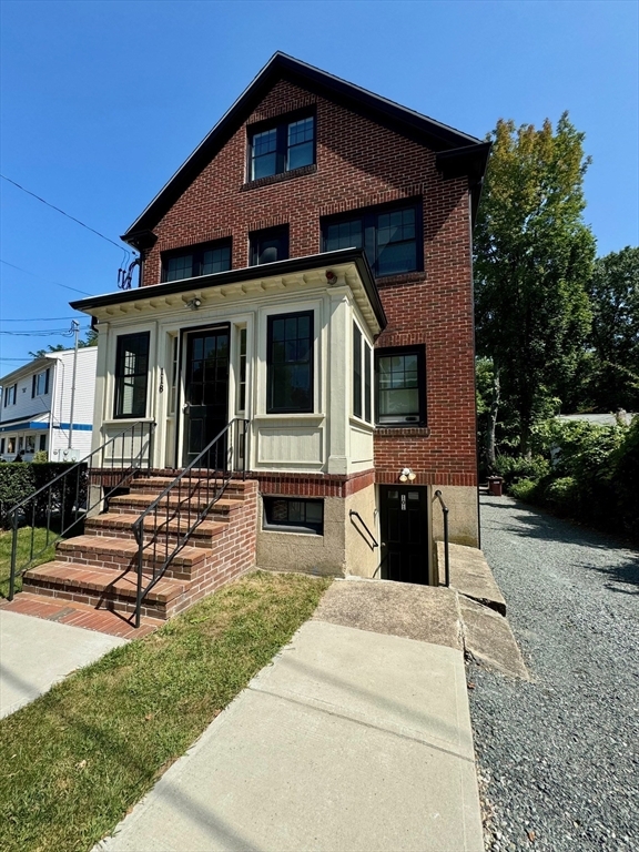Foto principal - 118 Bridge St