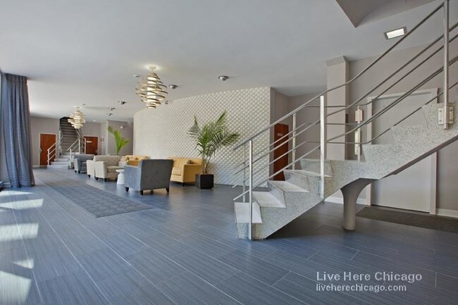 Building Photo - 800 Hinman Ave