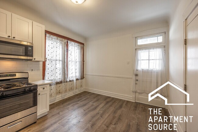 Building Photo - 2132 W Iowa St