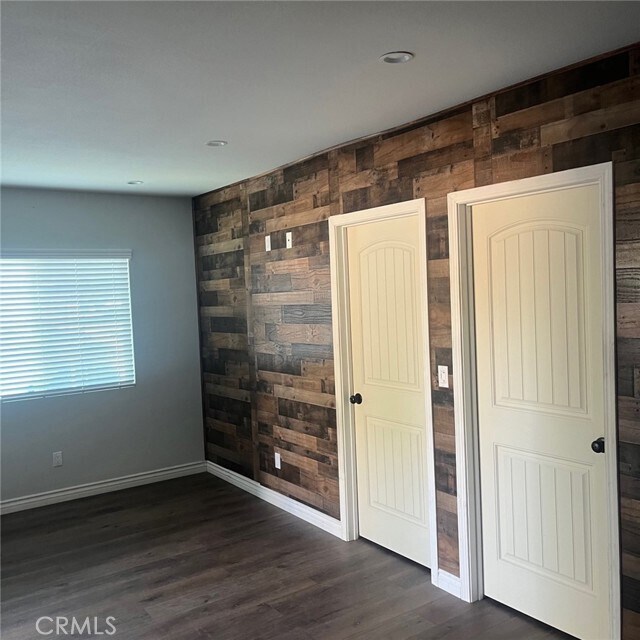 Foto del edificio - 7239 Sterling Ave