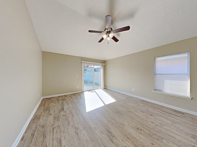 Building Photo - 3636 Live Oak Hollow Dr