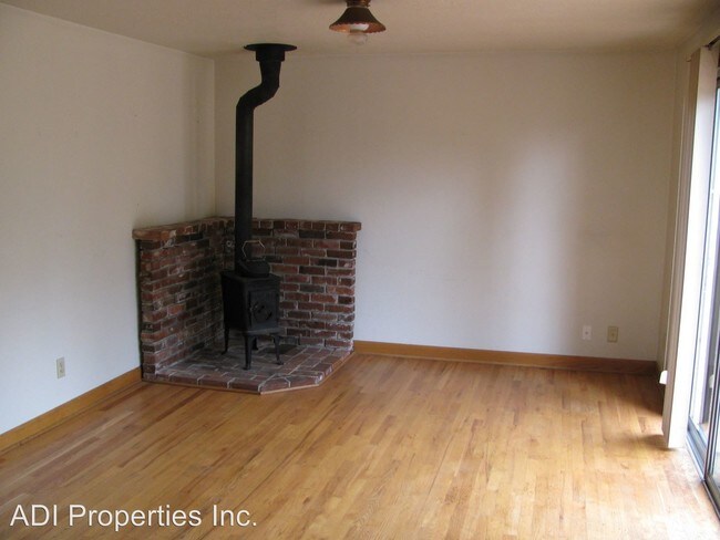 Building Photo - 3 br, 1.5 bath House - 1005 SW Tropicana Ave.