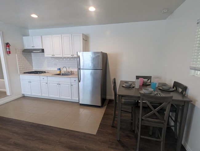 Building Photo - 993 Rosecrans St