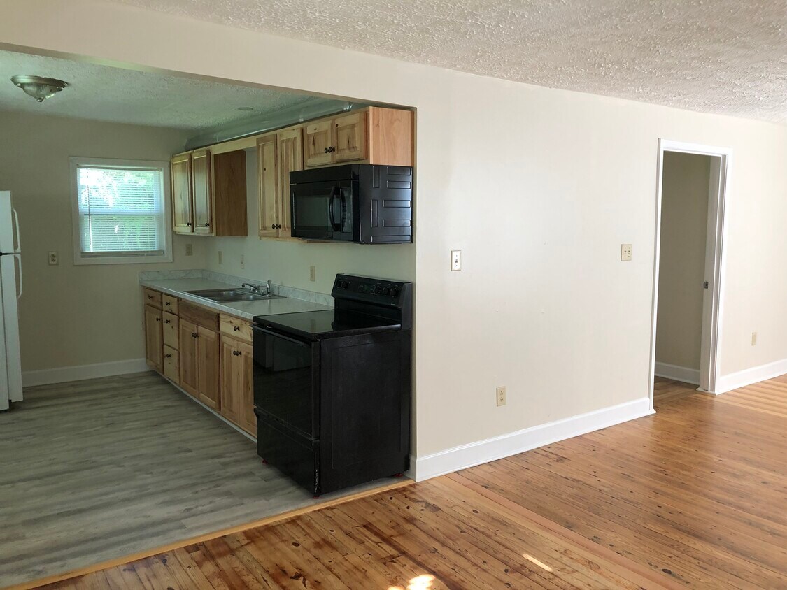 114 Central Ave, Berea, KY 40403 Townhome Rentals in Berea KY