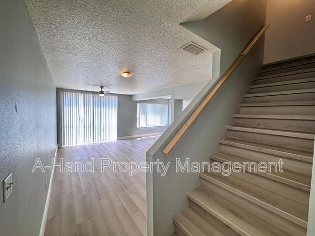 Building Photo - 2623 Fan Palm Dr