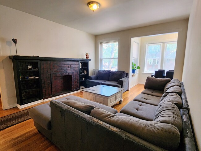 Foto del edificio - 2218 N St Louis Ave