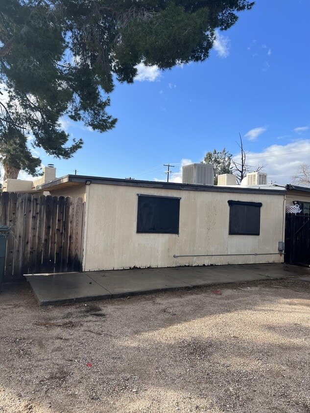 Primary Photo - 1303 S Van Buren Ave