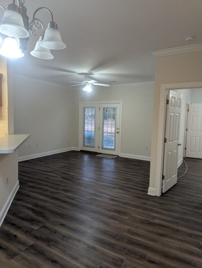 Foto del edificio - 2073 Silvercrest Dr
