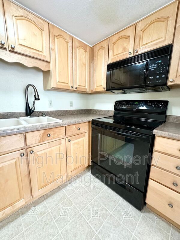 Foto del edificio - 12631 Fairfax St