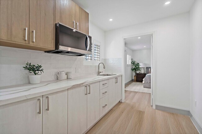Foto del edificio - Irvine central location 2bd/1ba with separ...