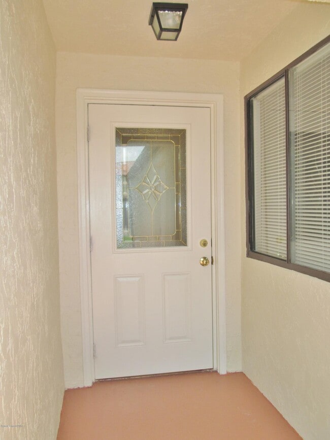 Building Photo - 3261 Beach View Way