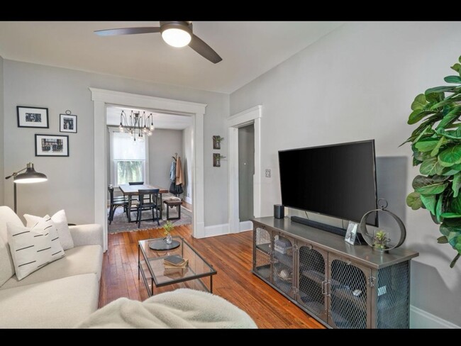 Building Photo - 3 Bedroom Single Family Home in Columbus