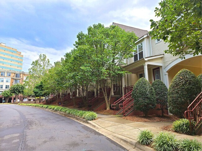 Foto del edificio - Hot 2 bed 2.5 bath townhome  in Uptown Charlotte!
