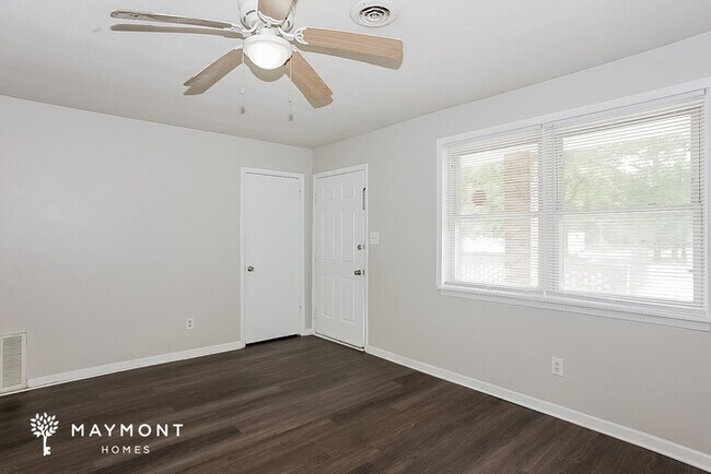 Foto del edificio - Spacious 4 Bedroom Home!