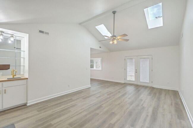 Foto del edificio - Completely Renovated Mount Pleasant Home!!