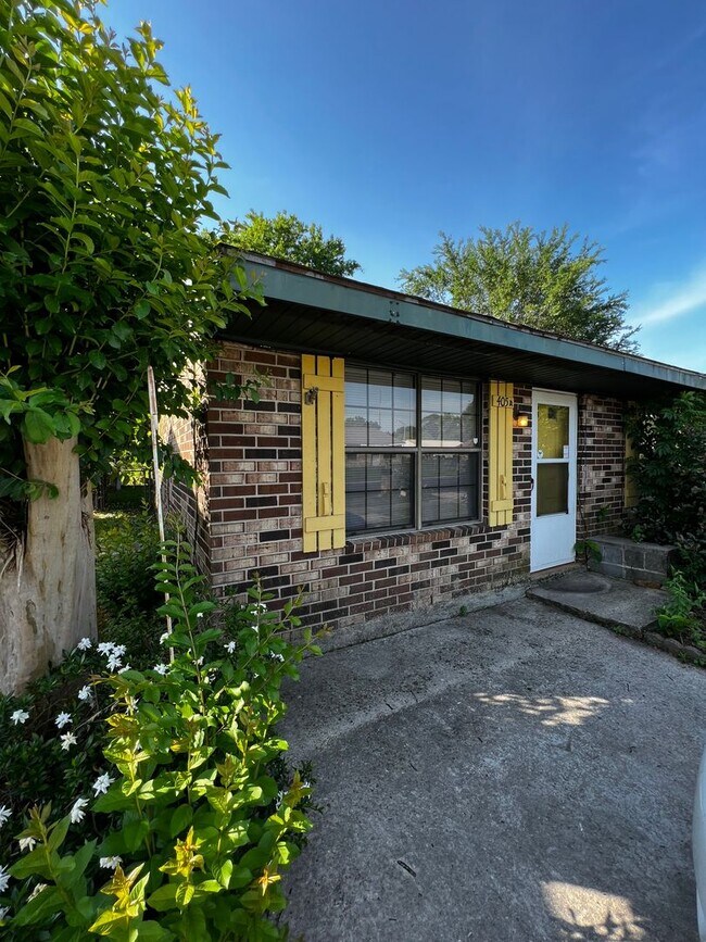 Foto del edificio - 405 Strasbourg Dr