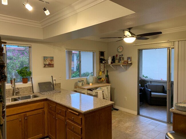 Kitchen - granite tops/stainless appliances - 6860 Hyde Park Dr