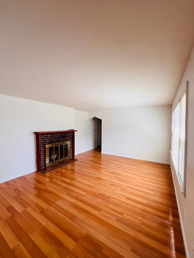 Building Photo - 91 Green Manor Rd