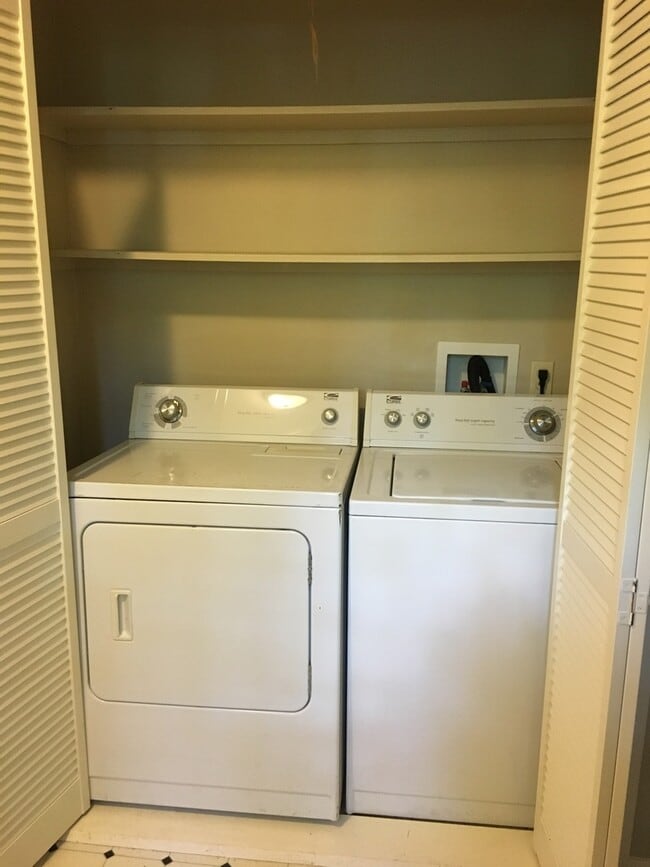 Foto del edificio - 3 bed room / 1 bath brick ranch in Pleasan...