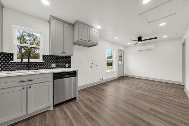 Building Photo - 4331 Herridge St