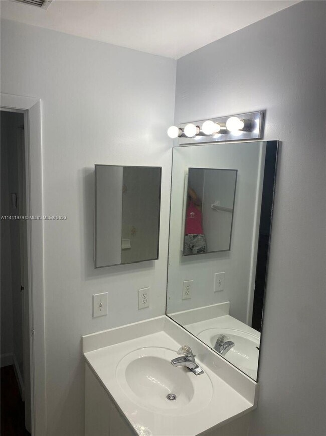 Building Photo - 18618 SW 100th Ave # 18618