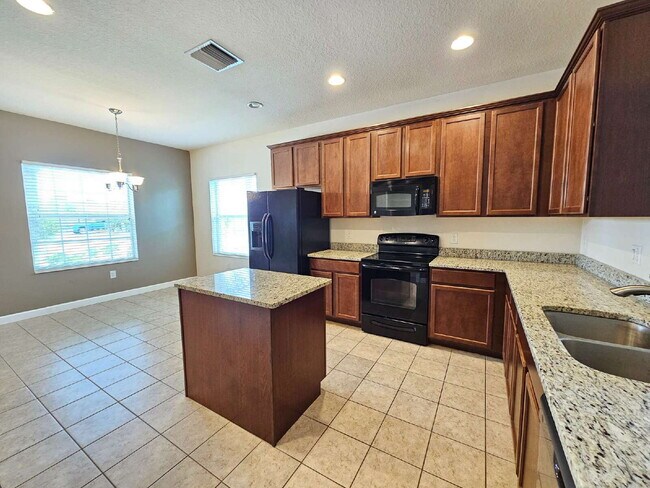 Building Photo - Spacious Phillips Landing Home w/ Walk-In ...