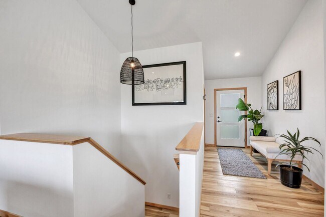 Foto del edificio - Executive Rental – Custom 5-Bedroom, 3.5-B...