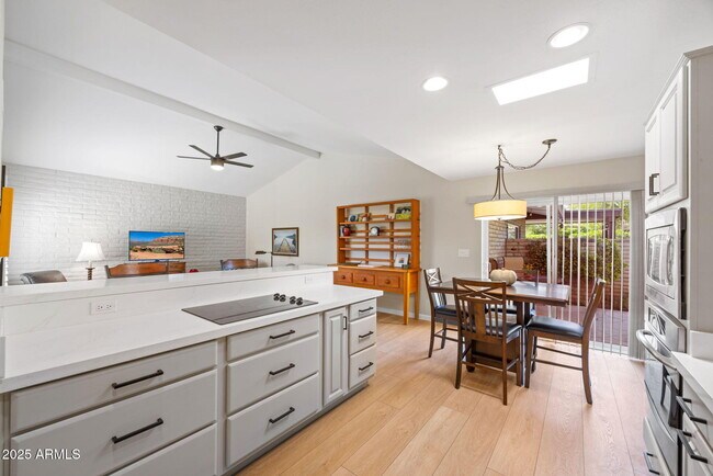 Foto del edificio - 4800 N 68th St