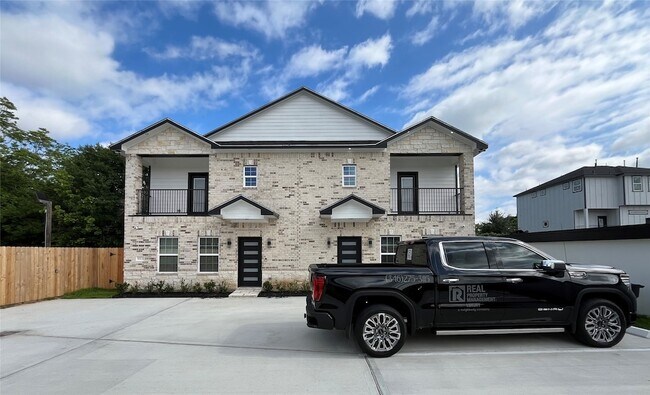Foto del edificio - 4737 Reed Rd