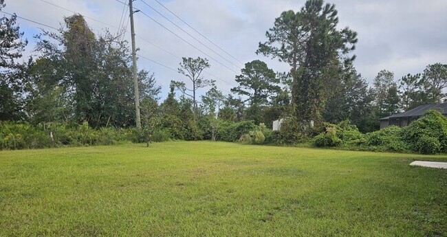 Building Photo - 57 Pine Cir Dr