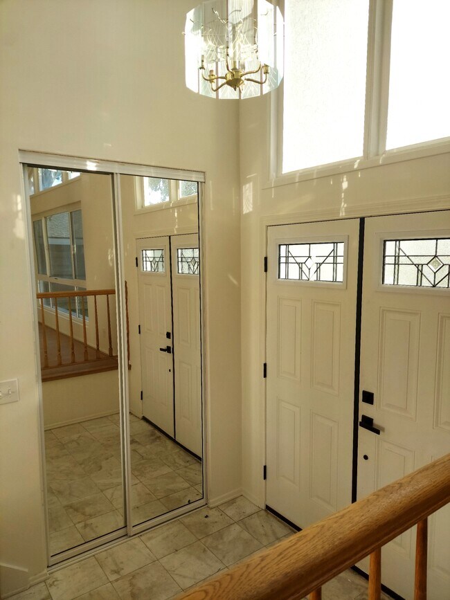 Building Photo - 15702 Sunburst Ln