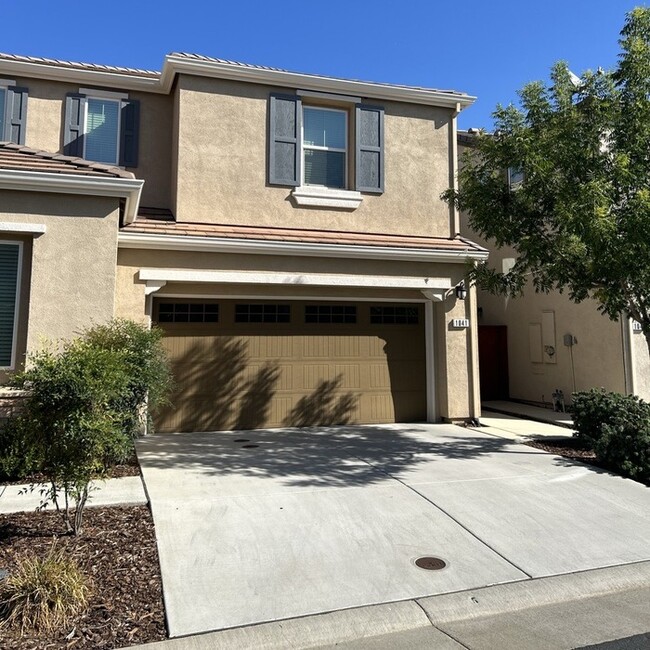 Building Photo - Beautiful New Home For Rent in Roseville!