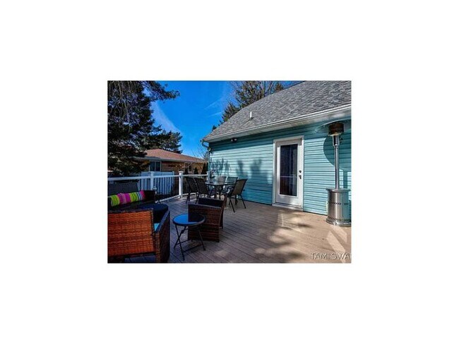 Cubierta - 17756 Brucker St