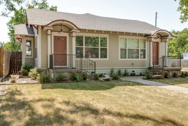 Foto del edificio - Beautiful, extensively renovated Historic Craftsman Triplex in North Oak Cliff