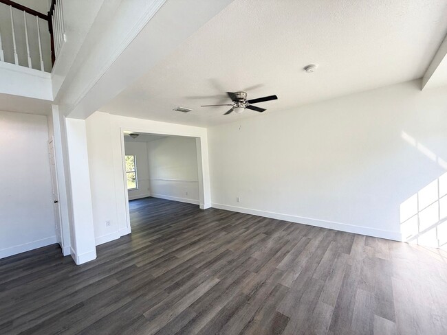 Foto del edificio - Beautifully Updated 4-Bedroom Home with Po...