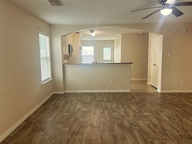 Foto del edificio - 2019 Pine Croft Dr