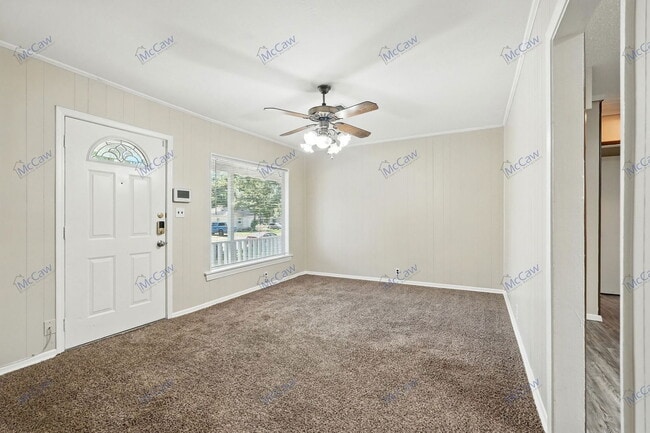 Foto del edificio - 1605 Maple Dr