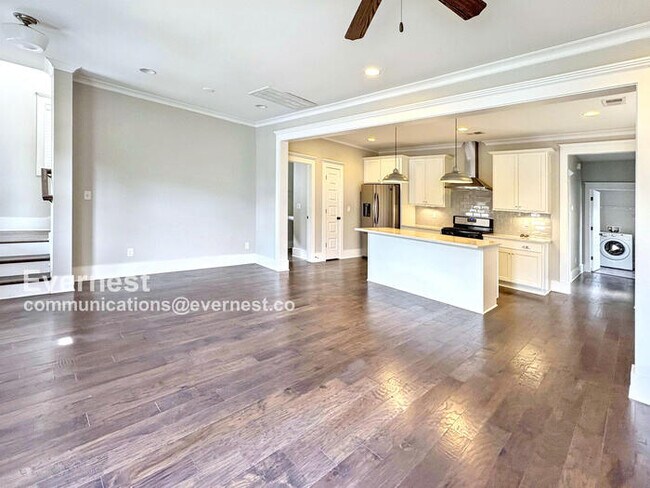 Foto del edificio - 3423 Sawyer Dr