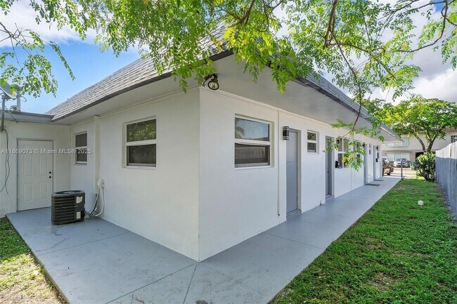 Building Photo - 5305 NW 18th St