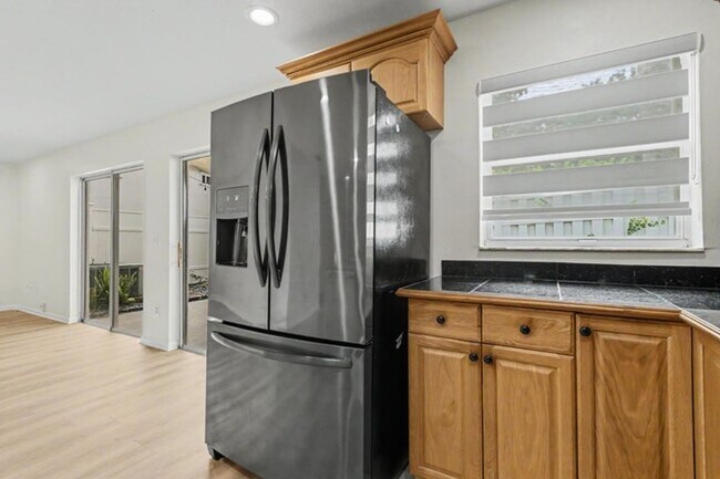 Foto del edificio - 9825 NW 2nd Ct