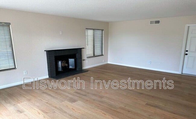 Building Photo - 10986 Elderwood Rd