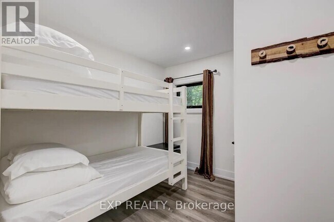 Photo du bâtiment - 8632 Hwy 35