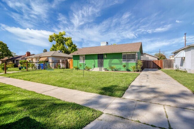 Foto del edificio - 1335 E Brown Ave