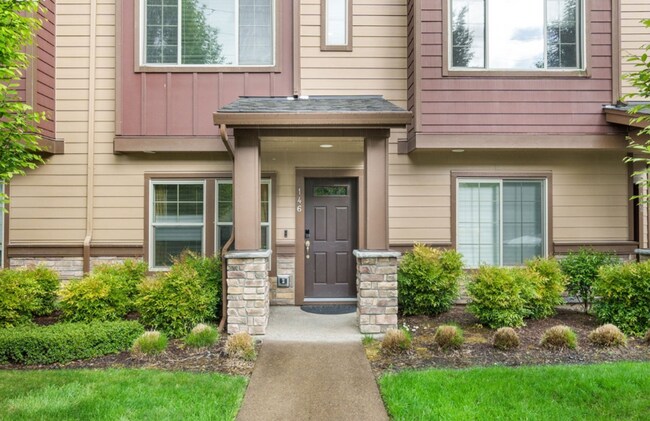 Building Photo - **$250 OFF FIRST FULL MONTH'S RENT** Amazi...