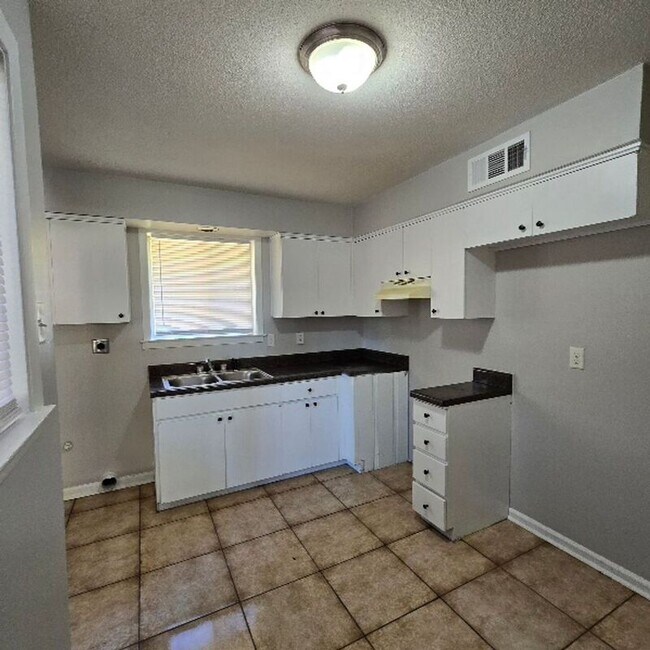 Building Photo - 3886 Edenburg Dr