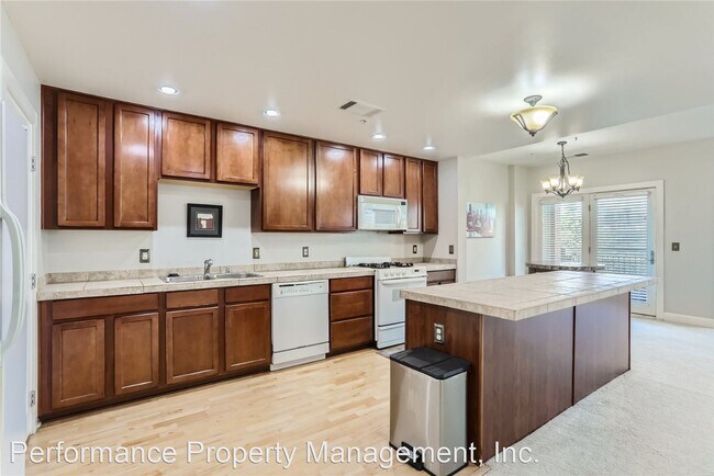 Building Photo - 2 br, 2 bath House - 1630 North Clarkson s...