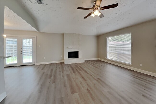 Foto del edificio - 7334 Skybright Ln